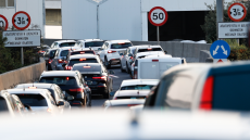 Κίνηση τώρα: Mποτιλιάρισμα στην Αττική Οδό - Ακινητοποιήθηκε φορτηγό στην έξοδο για Λαμία