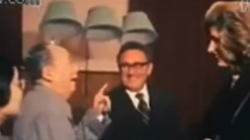 Χένρι Κίσινγκερ: Όταν συνάντησε τον Μάο Τσετούνγκ και εκείνος τα «έχασε» με το ύψος της συζύγου του - Δείτε βίντεο 