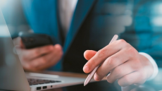 Hi-Tech έλεγχοι της εφορίας: Mε φορητές κάμερες, τάμπλετ και σκάνερ βγαίνουν περιπολία οι ελεγκτές