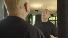 Γιώργος Μαζωνάκης: Κάνει επικό πρόμο για τη συναυλία των Rammstein στην Αθήνα τραγουδώντας Du Hast