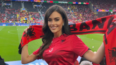 Euro 2024: Η Αλβανίδα παρουσιάστρια Εύα Μουράτι δίπλα στους παίκτες της χώρας της στα γήπεδα της Γερμανίας - Φωτογραφίες 