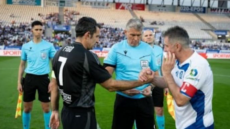 Επιμένει ο Φίγκο - Δημοσίευσε φωτογραφία που δίνει το χέρι στον Ζαγοράκη και έγραψε: Για τους χαζούς...