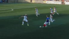 Στόπερ κατέβασε τη μπάλα μέχρι το κέντρο και σκόραρε από τα 35 μέτρα - Δείτε βίντεο