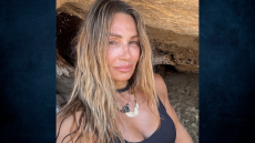 Ελένη Πετρουλάκη: Ποζάρει χωρίς φίλτρα - Αυτή είμαι στα 53 μου και δεν με νοιάζει να αρέσω σε όλους, γράφει