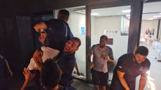 Ολυμπιακοί Αγώνες 2024: Ο Σκουμπάκης αιφνιδίασε τον Πετρούνια και τον σήκωσε στον αέρα - Βίντεο 