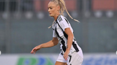 Η πιο σέξι ποδοσφαιρίστρια του κόσμου, υπογράφει νέα συμφωνία με εταιρεία εσωρούχων - Ποζάρει για την Ημέρα του Αγίου Βαλεντίνου