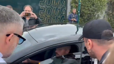 Ρόμα: Οι οπαδοί πήραν στο κυνήγι τον αρχηγό της ομάδας Πελεγκρίνι μετά την απόλυση του Ντε Ρόσι - Δείτε βίντεο