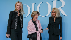 Επίδειξη μόδας Dior: Η «Πρώτη Κυρία» της Γαλλίας και η βασίλισσα Σόνια της Νορβηγίας έδωσαν το «παρών»