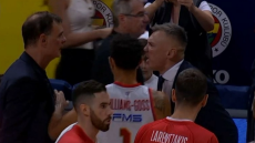 Euroleague: Έντονος διάλογος Μπαρτζώκα - Γιασικεβίτσιους μετά το Φενέρ - Ολυμπιακός - Βίντεο 