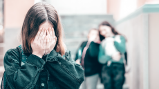 Θεσσαλονίκη: Ανήλικοι έκαναν κόλαση τη ζωή 12χρονης - Την απειλούσαν και την έβριζαν 