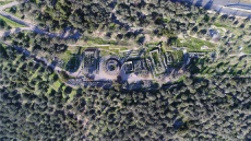 Αποκατάσταση των εισόδων στο Γυμνάσιο και στο ναό της Αθηνάς Προναίας, στους Δελφούς