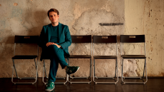 Κωνσταντίνος Βασιλακόπουλος: «Θέλω να κάνω θέατρο που σε βάζει σε σκέψη»