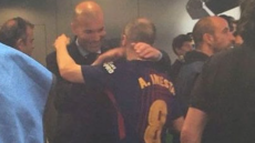 Ζιντάν για Ινιέστα: Αγαπάμε το ποδόσφαιρο εξαιτίας αυτών των παικτών - Τι  έλεγε για την Χρυσή Μπάλα που δεν του δόθηκε