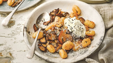 Η συνταγή της ημέρας. Νιόκι με μανιτάρια, βούτυρο και πάπρικα. Το μενού της εβδομάδας (4/11-10/11)