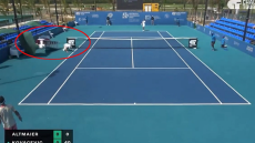 Ο άνεμος παρέσυρε την καρέκλα του διαιτητή σε αγώνα τένις - Πήδηξε για να σωθεί ο ρέφερι - Δείτε βίντεο 