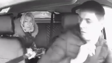  Ρωσία: Γυναίκα έβγαλε ματσέτα επειδή δεν της άρεσε το τραγούδι που διάλεξε ο ταξιτζής - Δείτε βίντεο