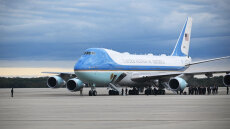Με το παλιό Air Force One έφυγε ο Τραμπ από την Τουρκία και άλλαξε αεροσκάφος στη Βρετανία - Ανησυχίες μετά τα πλήγματα στο Ιράν