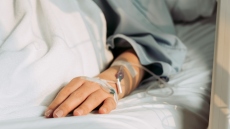 Μηνιγγίτιδα: Στο ΚΑΤ μεταφέρθηκε η 19χρονη φοιτήτρια του Πανεπιστημίου Πατρών – Σε κρίσιμη κατάσταση η 42χρονη