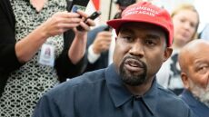 Κάνιε Γουέστ: Κινδυνεύει να «ναυαγήσει» συμφωνία αξίας 16 εκατ. λιρών μετά τη γυμνή εμφάνιση της Σενσόρι στα Grammy