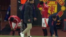 «Ποιος νομίζει ότι είναι;» - Οι οπαδοί της Μάντσεστερ Γιουνάιτεντ κατακρίνουν τον Μάρκους Ράσφορντ για το «προσβλητικό» περιστατικό με τα γάντια