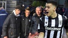 ΠΑΟΚ: Ο Κωνσταντέλιας έκανε πραγματικότητα το όνειρο ενός τυφλού θαυμαστή του από την Κομοτηνή - Βίντεο