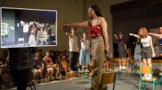 Οπλισμένοι αστυνομικοί πήγαν για έλεγχο σε μαθητική θεατρική παράσταση στην Ιεράπετρα