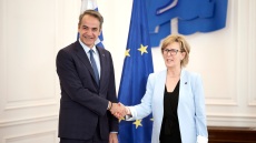 Με την Επίτροπο Χρηματοοικονομικών Υπηρεσιών της ΕΕ συναντήθηκε ο Μητσοτάκης