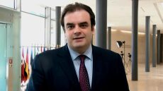 Πιερρακάκης στο Ecofin: Πρέπει να μειώσουμε τις τιμές ενέργειας – Δεδομένη η δημοσιονομική σταθερότητα της Ελλάδας