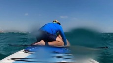 Θεσσαλονίκη: Διάσωση θρίλερ με SUP - Πατέρας παρασύρθηκε προσπαθώντας να φτάσει τα παιδιά του