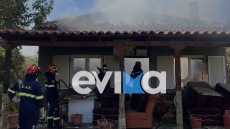 Φωτιά σε σπίτι στα Πολιτικά Εύβοιας: Στο νοσοκομείο με εγκαύματα ο ιδιοκτήτης – Δείτε φωτογραφίες