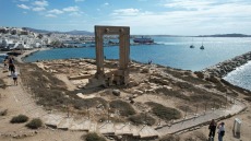 Πορτάρα Νάξου: Ικανοποιημένοι δήμαρχος - κάτοικοι από την περίφραξη, ζητούν όμως οργανωμένη λειτουργία με εισιτήριο και φύλαξη