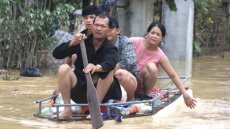 Τουλάχιστον 90 νεκροί από εκτεταμένες πλημμύρες μέσα σε μία εβδομάδα στο Βιετνάμ
