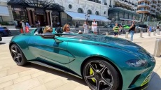 Ο Τσιτσιπάς και οι αυτοφωράκηδες της ασφάλτου