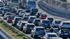 Κίνηση στους δρόμους: Δύσκολος ο Κηφισός, διακοπή κυκλοφορίας σε δύο σημεία στην Πειραιώς λόγω της βροχής, καθυστερήσεις έως 25΄ στην Αττική Οδό