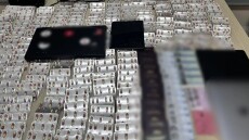 Εξαρθρώθηκε κύκλωμα με πάνω από 40 κλοπές και παράνομη διακίνηση φαρμάκων, που βρέθηκαν με σχεδόν 10.000 χάπια