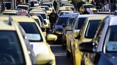 Νέα 24ωρη απεργία στα ταξί τη Δευτέρα: Έρχονται στην Αθήνα και οδηγοί από τη Θεσσαλονίκη