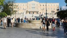 Πώς θα κινηθεί η κυβέρνηση για την ακρίβεια: Επιλέγονται στοχευμένες ενισχύσεις αντί για γενικευμένη μείωση ΦΠΑ