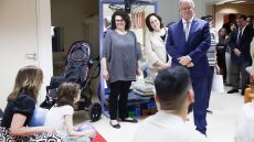 Επίσκεψη Τασούλα στην Εταιρεία Προστασίας Σπαστικών «Πόρτα Ανοιχτή»