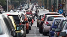Σύγκρουση λεωφορείου με δύο ΙΧ στον Πειραιά με δύο τραυματίες