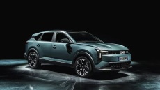 Πρώτη επαφή με το μεγάλο και οικονομικό SUV της Dacia που έρχεται