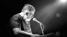 Θάνος Μικρούτσικος: Οι μουσικές και τα τραγούδια του ταξιδεύουν στη Θεσσαλονίκη 