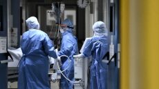 Κρούσματα κορωνοϊού: Στο 7,7% η θετικότητα - Αθρόες εισαγωγές στα νοσοκομεία
