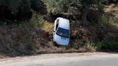 Μεσσηνία: Περίεργο τροχαίο στους Γαργαλιάνους - Η κατηφόρα «πήρε» ΙΧ, δείτε φωτογραφίες