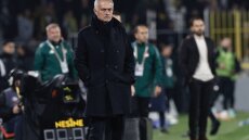 Ο Ζοσέ Μουρίνιο «άρπαξε» τον βοηθό του που συμμετείχε στους πανηγυρισμούς - Δείτε βίντεο