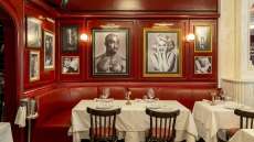 Rick’s Steakhouse: Αμερικανικο-γαλλική κουζίνα στο Κεφαλάρι με vibes από τη θρυλική Casablanca