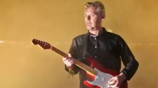 Άντζελο Μπρουσκίνι: Ο εξοπλισμός του κιθαρίστα των Massive Attack πωλήθηκε σε δημοπρασία έναντι 20.000 αγγλικών λιρών