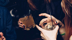 Θεσσαλονίκη: Δύο 16χρονες στο νοσοκομείο μετά από κατανάλωση αλκοόλ - Συνελήφθη ο υπεύθυνος του καταστήματος εστίασης