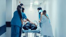 Επείγοντα: «Βραχιολάκια» εντοπισμού και άλλες 4 παρεμβάσεις υπόσχονται να μειώσουν την ταλαιπωρία των ασθενών