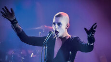 Sharon Kovacs: H ιέρεια της dark pop στην Ελλάδα