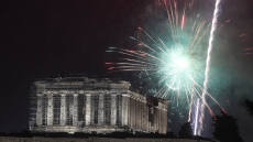 Ποιο πνεύμα των Χριστουγέννων; Άλλη γιορτή ο Δήμος, άλλη η Περιφέρεια για το ρεβεγιόν της Πρωτοχρονιάς